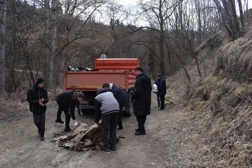 Юные натуралисты собрали на территории кисловодского парка грузовик мусора. Фото: администрация Кисловодска Юные натуралисты собрали на территории кисловодского парка грузовик мусора. Фото: администрация Кисловодска