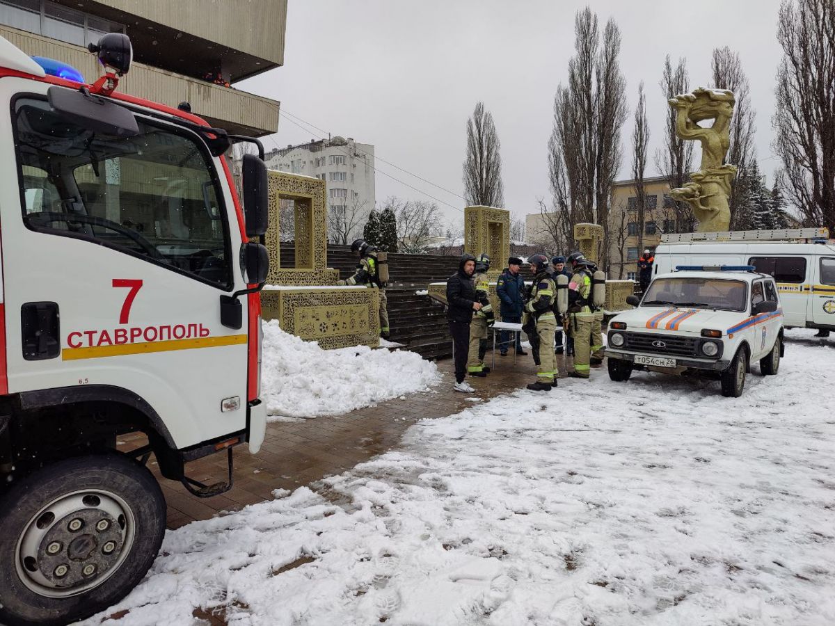 В Ставрополе сотрудники МЧС проводят учения в ДДТ | 25.03.2022 | Ставрополь  - БезФормата