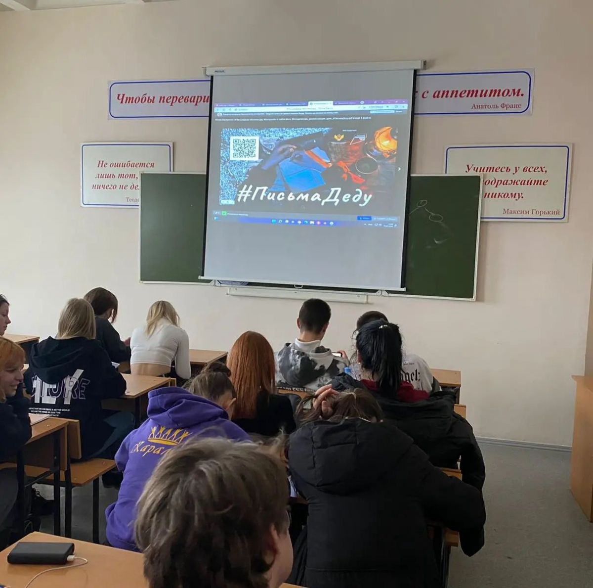 Для студентов Ставрополя проводят тематические выставки и просмотр кинолент. Фото: администрация Ставрополя