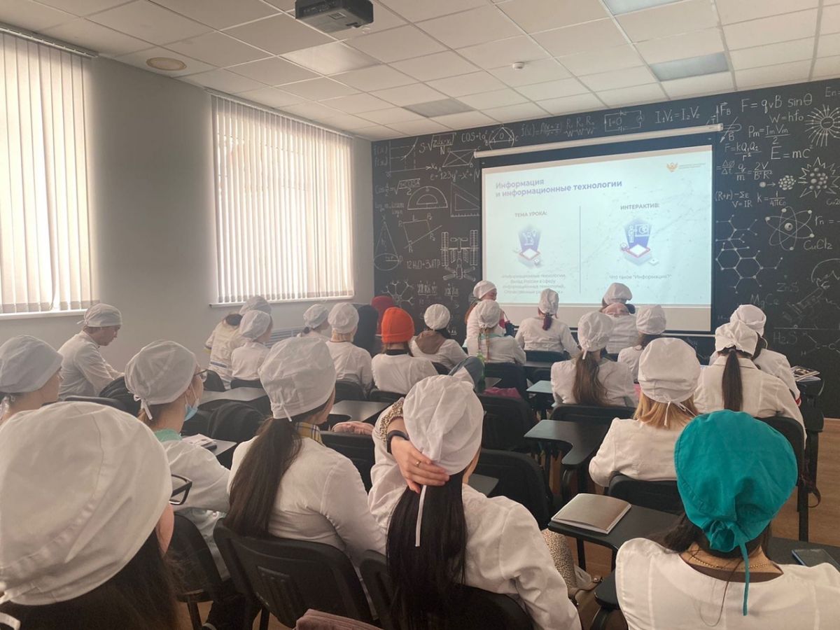 Для студентов Ставрополя проводят тематические выставки и просмотр кинолент. Фото: администрация Ставрополя