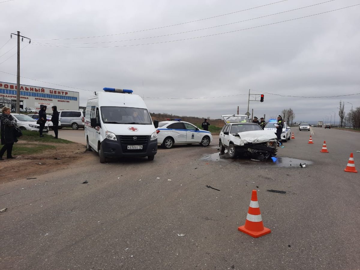 В Георгиевске произошло ДТП с маршруткой, пострадали 5 человек. Фото: УГИБДД по СК.