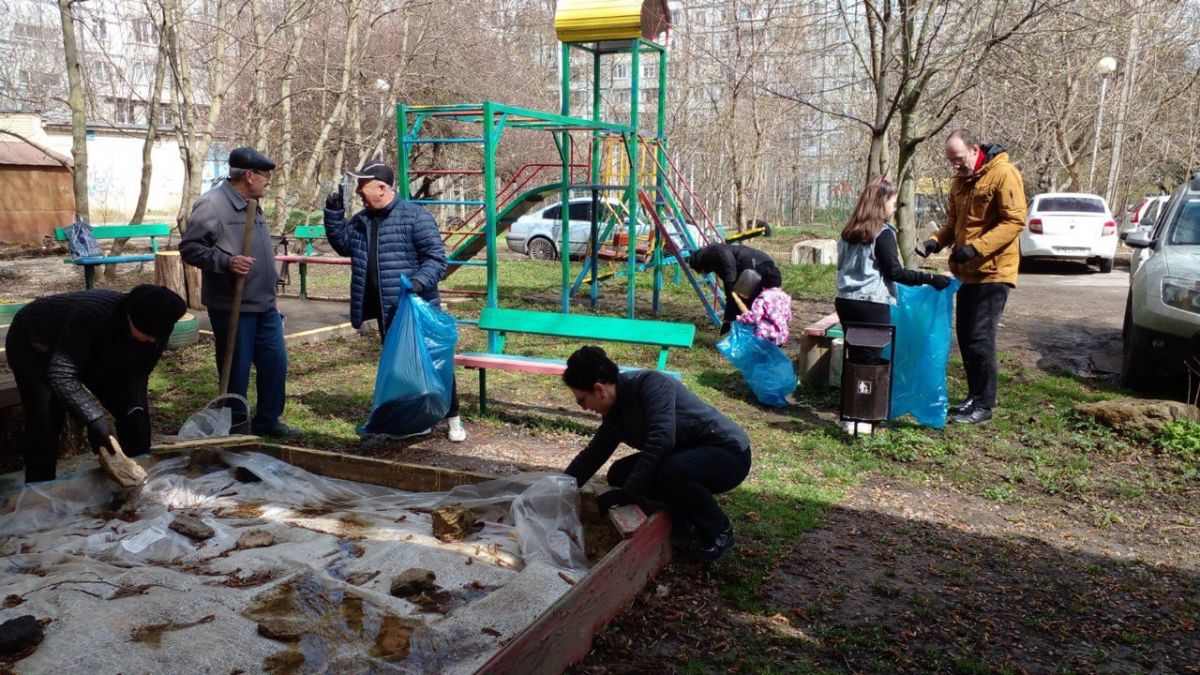 Около 63 тыс. человек присоединились к первому общегородскому субботнику в Ставрополе. Фото: администрация Ставрополя