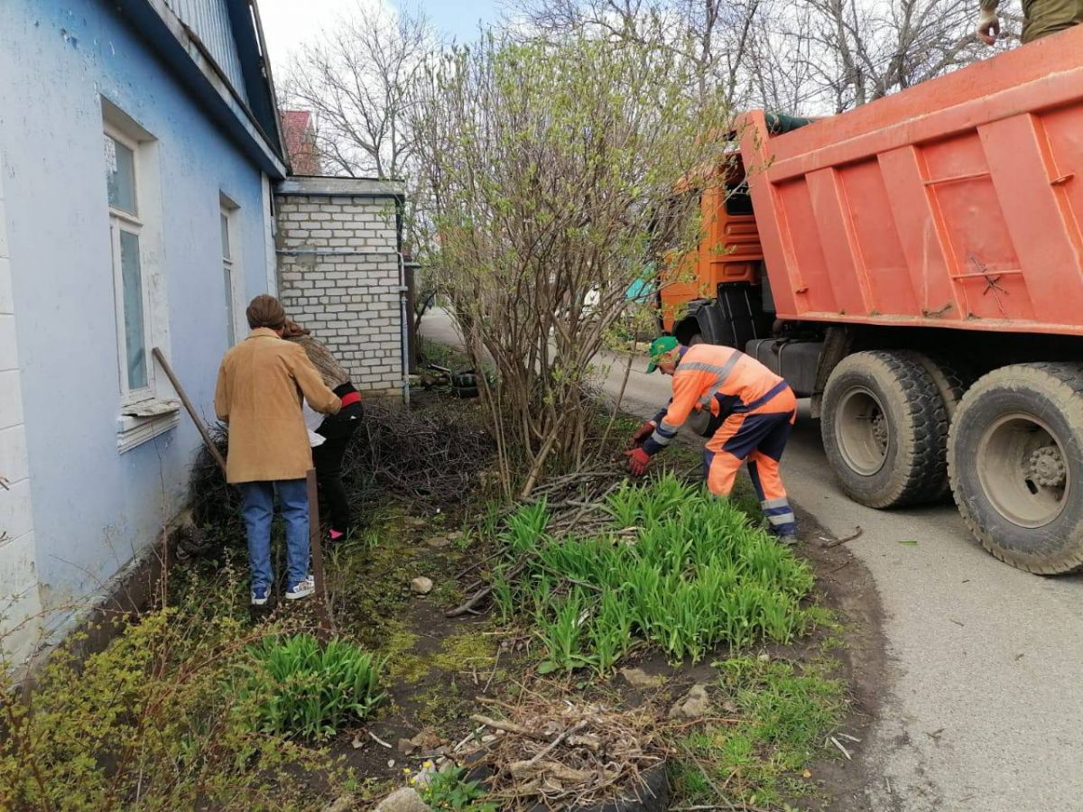 Около 63 тыс. человек присоединились к первому общегородскому субботнику в Ставрополе. Фото: администрация Ставрополя