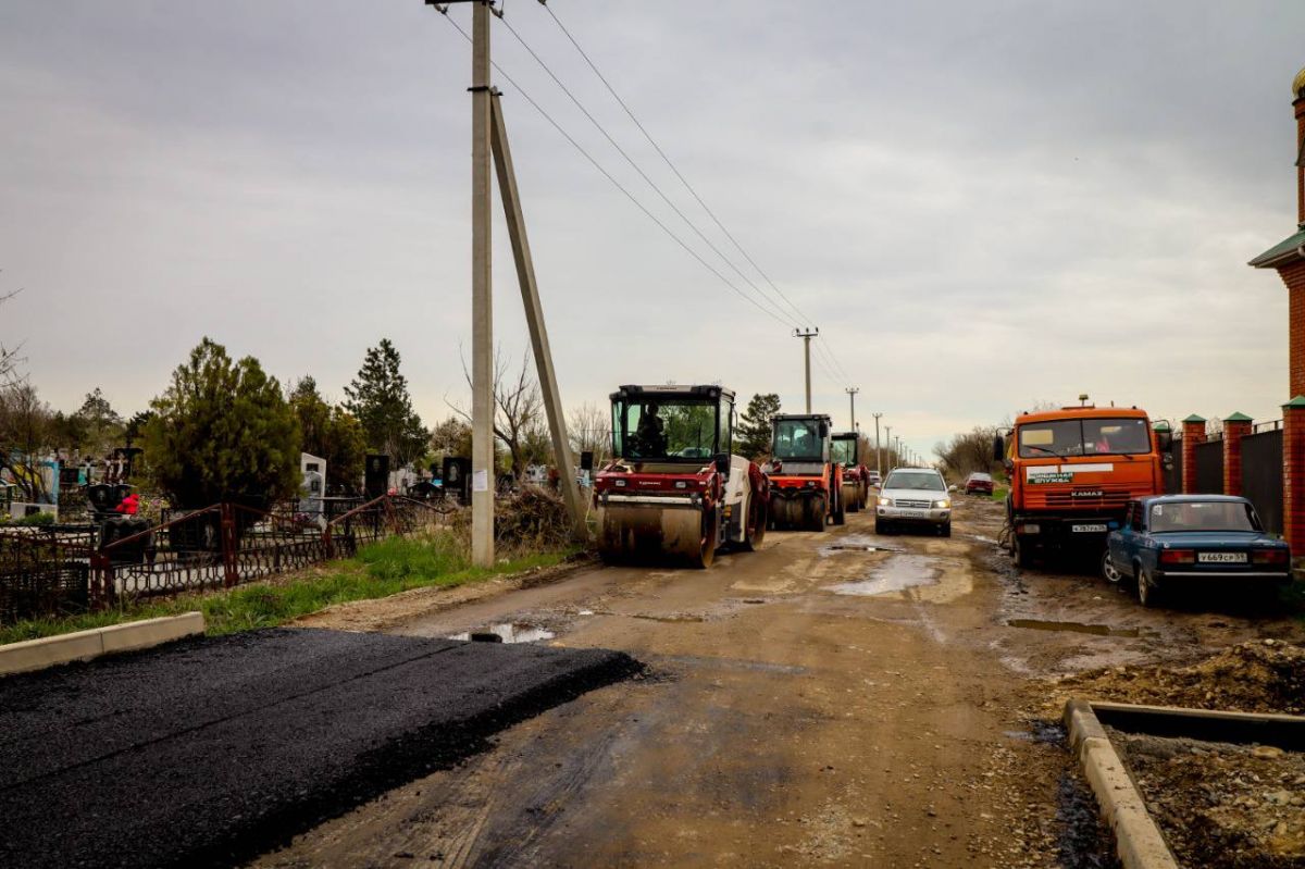 Почти 2 км дороги на городское кладбище в Невинномысске отремонтируют по нацпроекту. Фото: администрация Невинномысска Почти 2 км дороги на городское кладбище в Невинномысске отремонтируют по нацпроекту. Фото: администрация Невинномысска