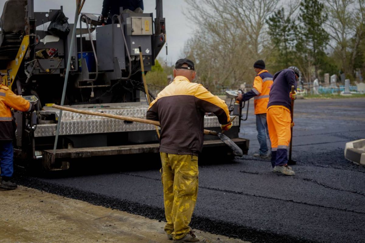 Почти 2 км дороги на городское кладбище в Невинномысске отремонтируют по нацпроекту. Фото: администрация Невинномысска Почти 2 км дороги на городское кладбище в Невинномысске отремонтируют по нацпроекту. Фото: администрация Невинномысска