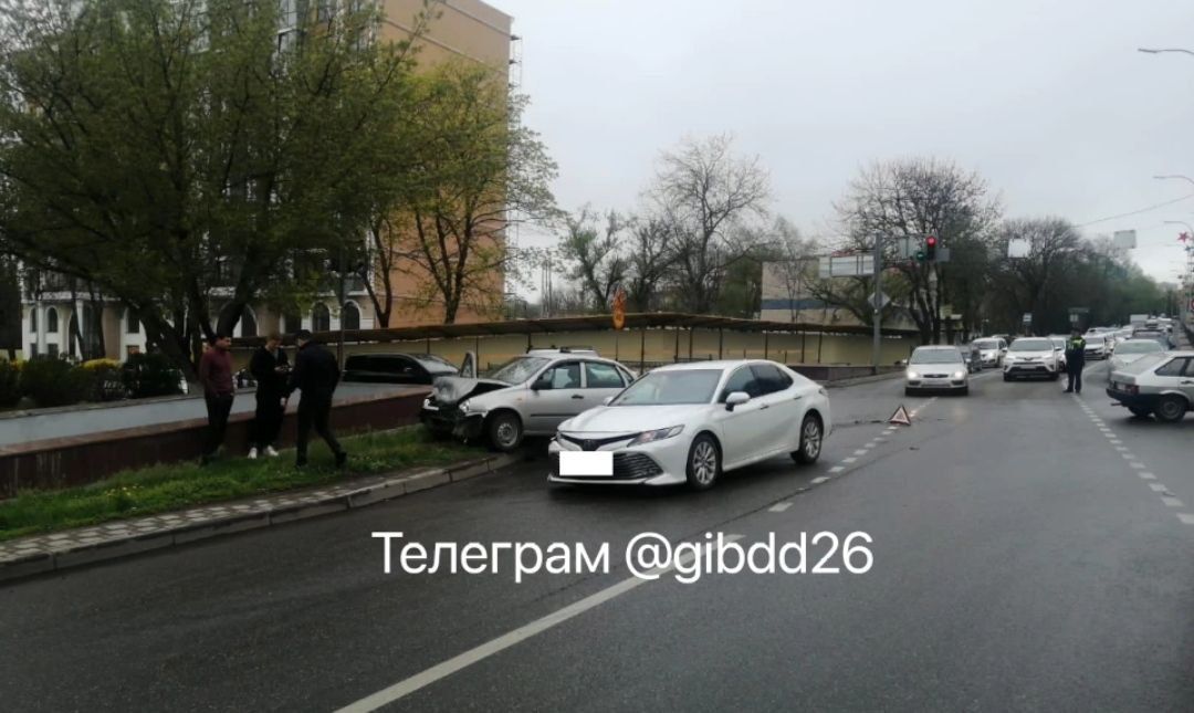 2 человека пострадали в аварии в Пятигорске из-за непредставления преимущества. Фото: УГИБДД по СК