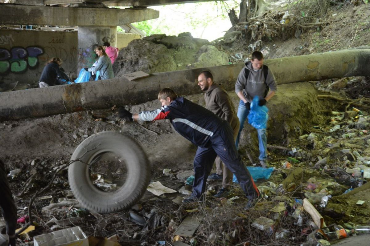 Около 10 тысяч жителей Ставрополя приняли участие в общегородском субботнике. Фото: t.me/iiulyanchenko Около 10 тысяч жителей Ставрополя приняли участие в общегородском субботнике. Фото: t.me/iiulyanchenko