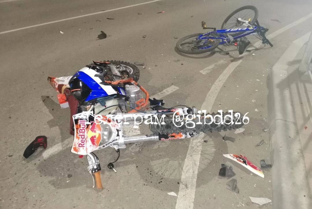 В Невинномысске столкнулись автомобиль, мотоцикл и велосипед. Фото: УГИБДД по СК