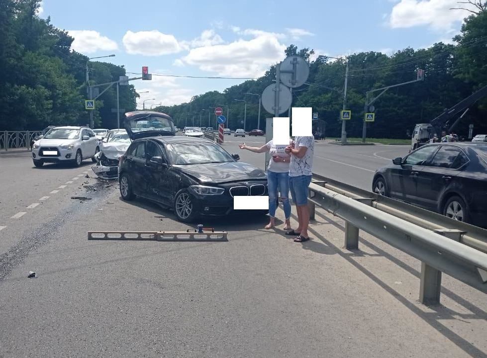 На перекрестке в Ставрополе столкнулись BMW и Skoda Octavia. Фото: Госавтоинспекция Ставрополья