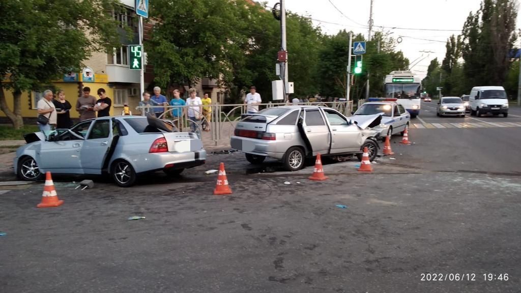 Чп ставрополь. Авария в Ставрополе на Доваторцев. Авария в Ставрополе вчера. Авария в Ставрополе вчера вечером на Доваторцев.