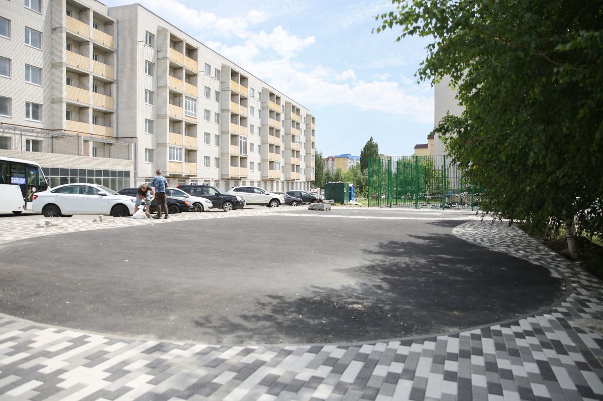 200 кв. метров пешеходных дорожек появилась в новом сквере на проспекте Кулакова в Ставрополе. Фото: администрация Ставрополя