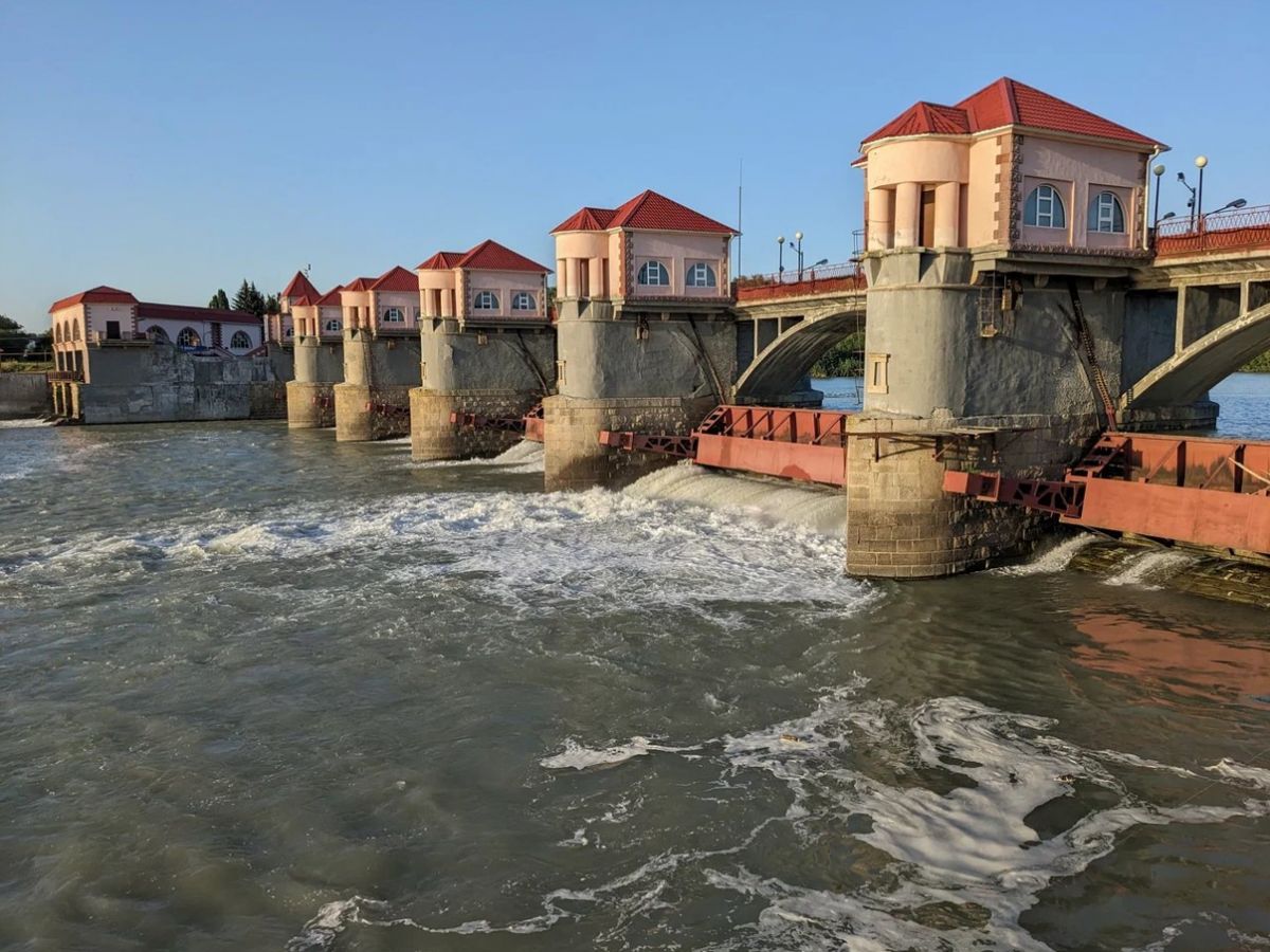Смотровая площадка на реке Кубань Смотровая площадка на реке Кубань