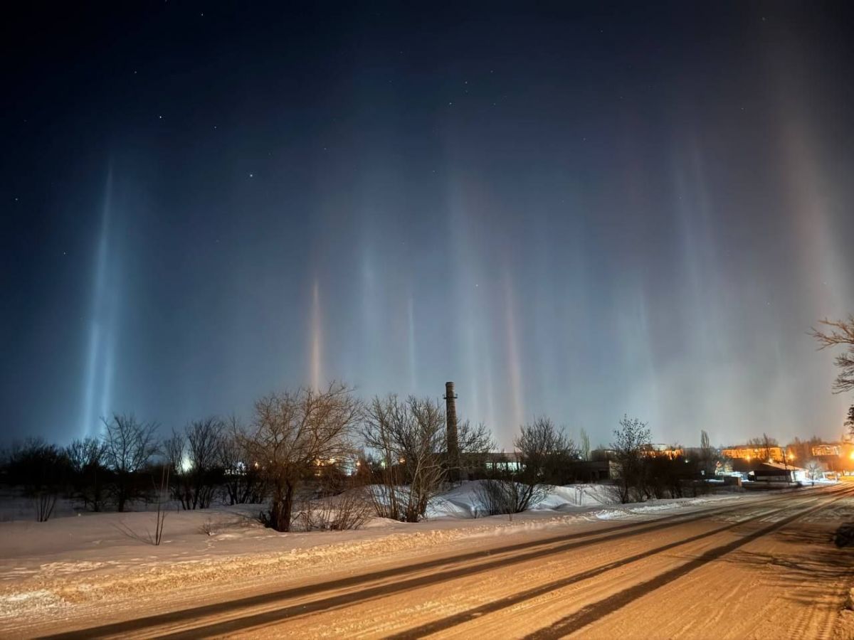 Световые столбы в Донецке
