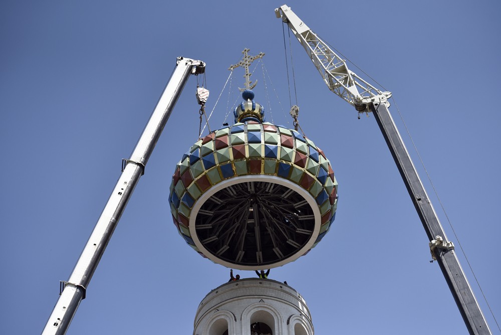 В Ставрополе установили купол на колокольне Казанского собора В Ставрополе установили купол на колокольне Казанского собора