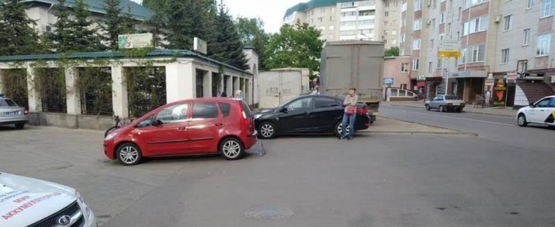 Подростка на велосипеде сбила иномарка во дворе многоэтажки в Ставрополе Подростка на велосипеде сбила иномарка во дворе многоэтажки в Ставрополе