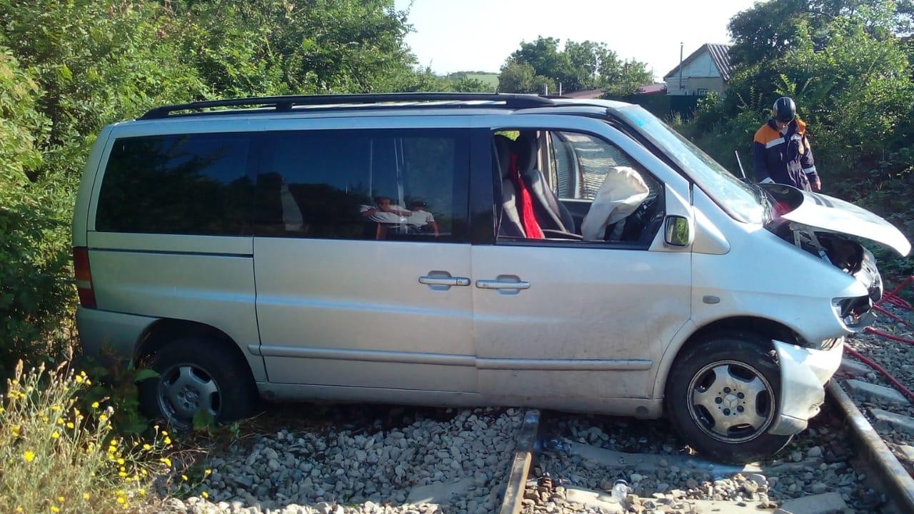 Свежие водитель авито ставрополь. Минивэн с водителем.