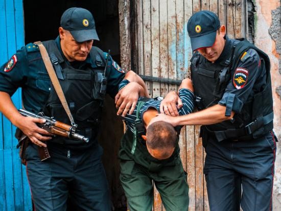 Сотрудники Росгвардии не обязаны представляться и имеют право попросить телефон гражданина