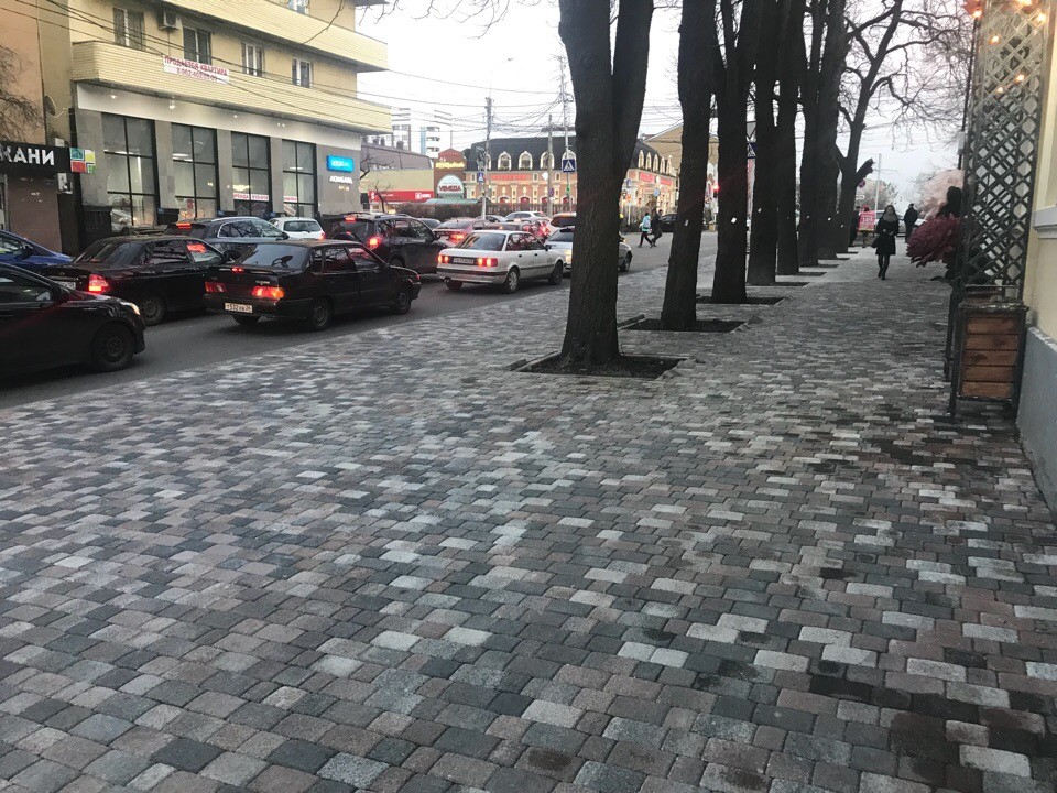 Губернатор Ставрополья объяснил выбор покрытия для тротуара Губернатор Ставрополья объяснил выбор покрытия для тротуара