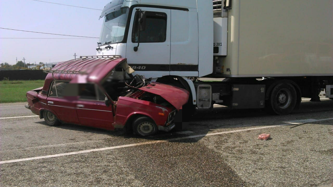 Два человека погибли в столкновении с фурой на Ставрополье