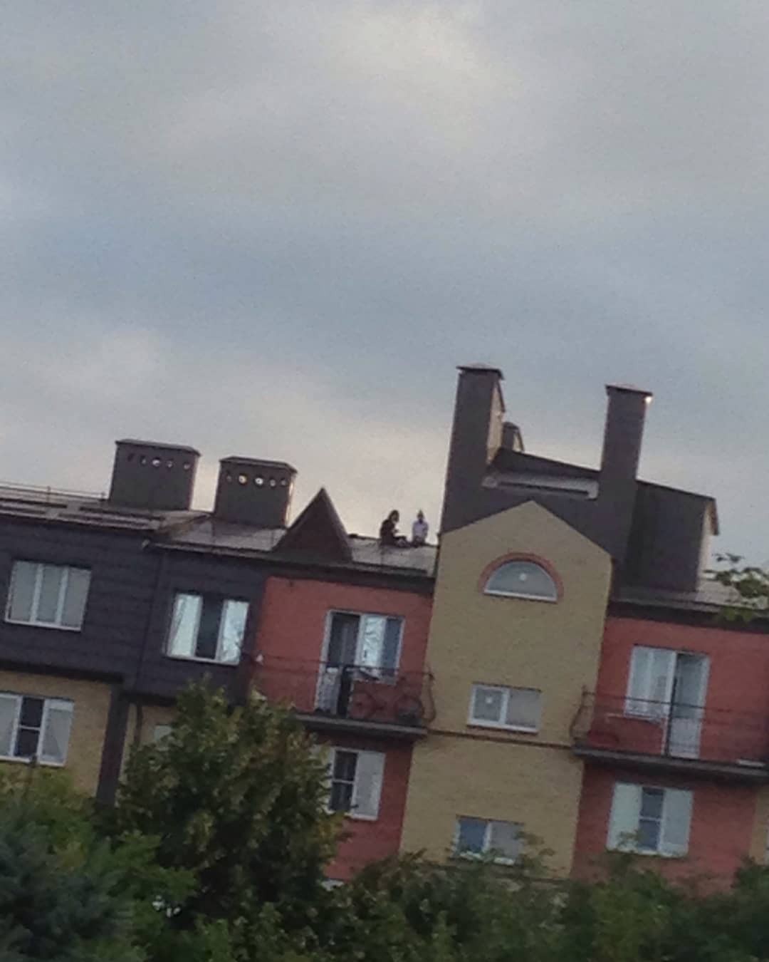 Подростки на крыше обеспокоили жителей Ессентуков