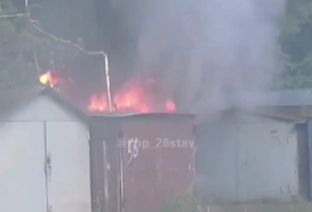 Несколько гаражей загорелись в Ставрополе