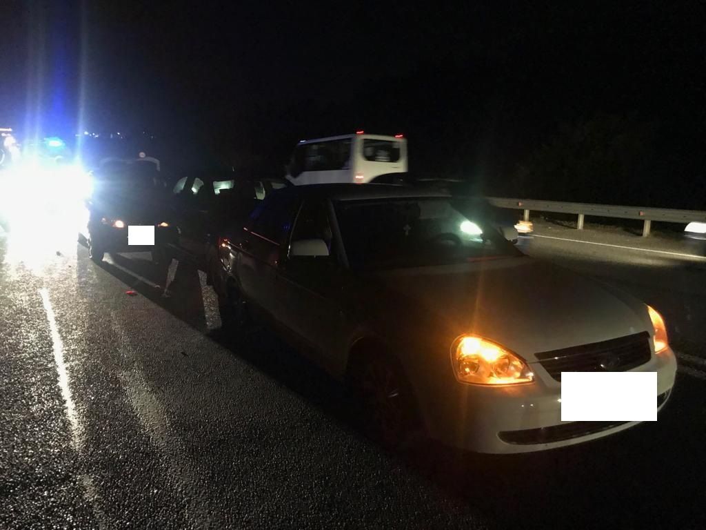 Четыре автомобиля испортил водитель иномарки на Ставрополье Четыре автомобиля испортил водитель иномарки на Ставрополье