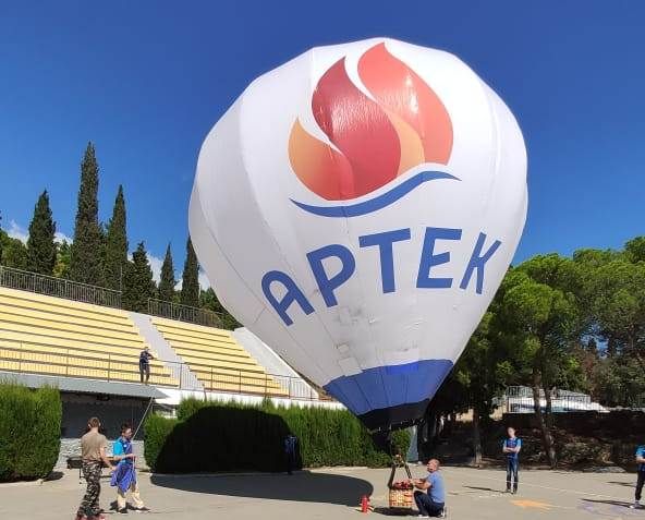 Железноводские аэронавты подняли в небо «Артек» Железноводские аэронавты подняли в небо «Артек»