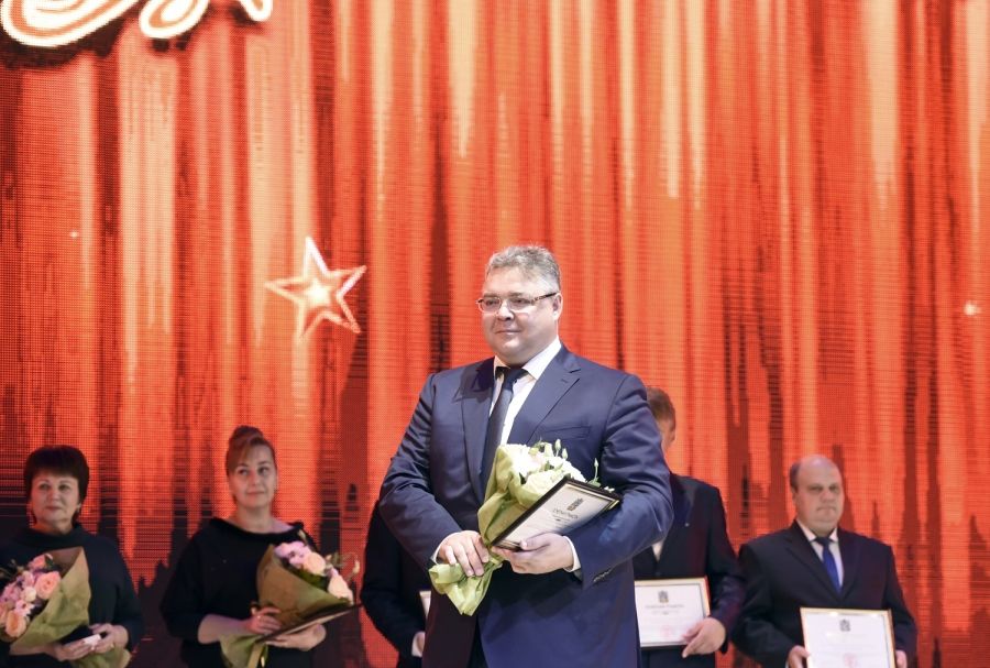 Губернатор Владимиров поздравил учителей с профессиональным праздником