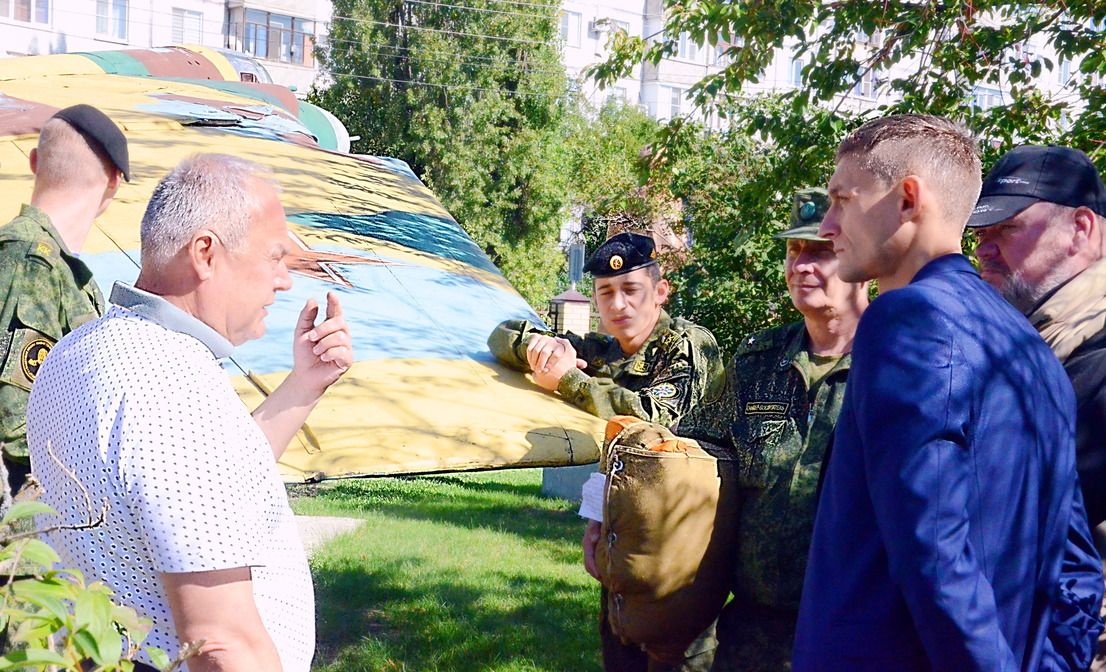 В Ставрополе лётчик провёл урок в кадетской школе В Ставрополе лётчик провёл урок в кадетской школе