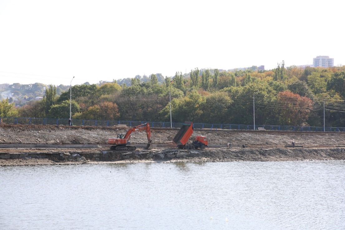 В Ставрополе полным ходом идёт реконструкция Комсомольского озера В Ставрополе полным ходом идёт реконструкция Комсомольского озера