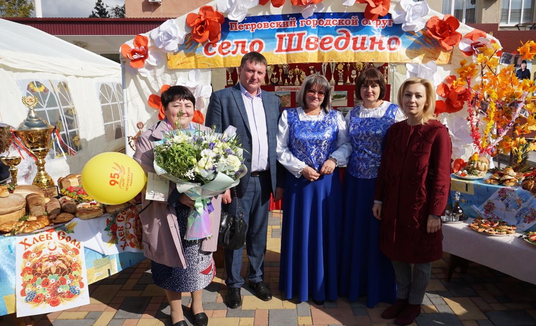 Ольга Тимофеева поздравила жителей Петровского горокруга с юбилеем Ольга Тимофеева поздравила жителей Петровского горокруга с юбилеем