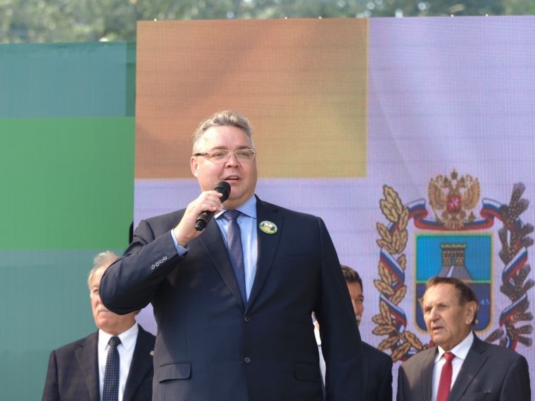 Владимир Владимиров поздравил работников сельского хозяйства с профессиональным праздником Владимир Владимиров поздравил работников сельского хозяйства с профессиональным праздником