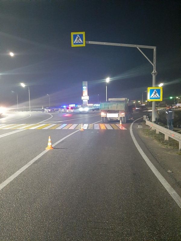 В Невинномысске под колеса грузовика попал мужчина В Невинномысске под колеса грузовика попал мужчина