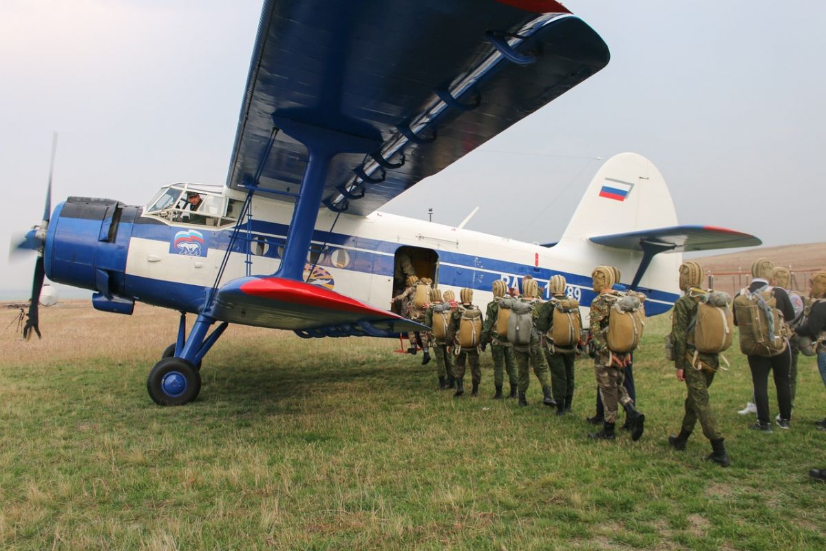 Ставропольские кадеты выполнили 11 парашютных прыжков Ставропольские кадеты выполнили 11 парашютных прыжков