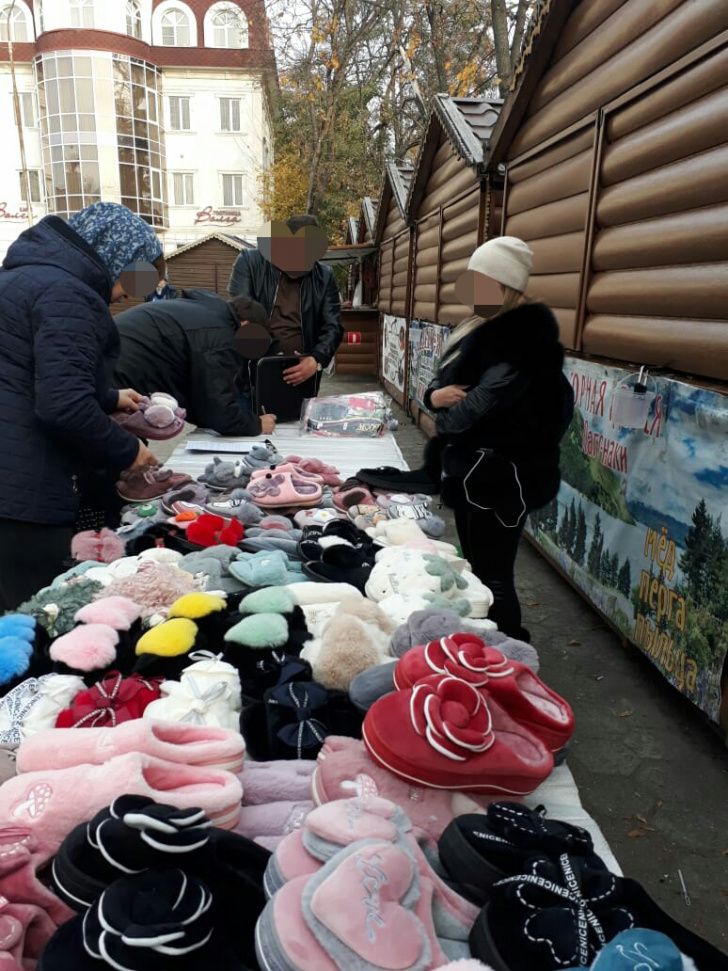 Нелегальных торговцев трикотажем разогнали в Ессентуках Нелегальных торговцев трикотажем разогнали в Ессентуках