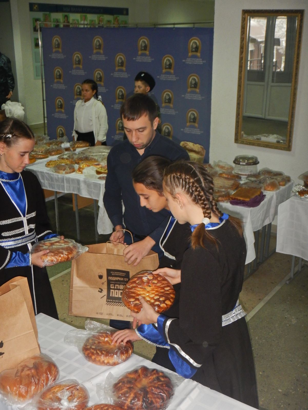 В Ставропольской в кадетке прошла акция добровольцев ко Дню Матери