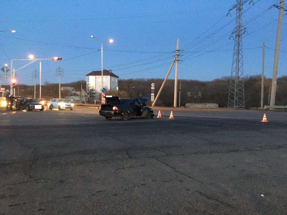 Три человека пострадали в аварии в Ставрополе Три человека пострадали в аварии в Ставрополе