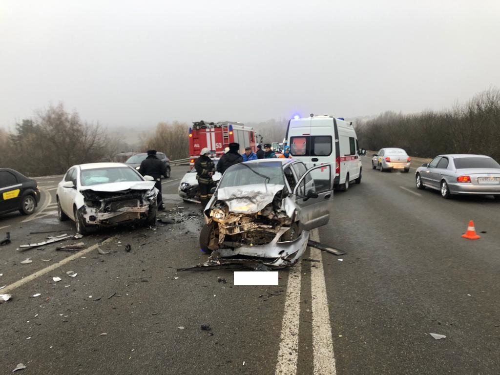 Под Ставрополем в тройном ДТП пострадали двое Под Ставрополем в тройном ДТП пострадали двое