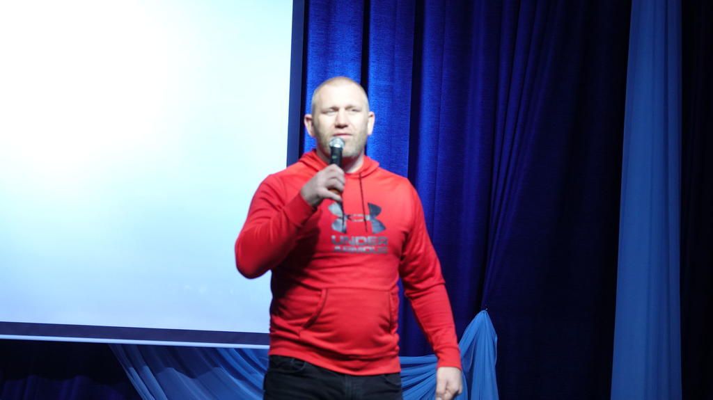 Чемпион мира Сергей Харитонов встретился со спортсменами Невинномысска