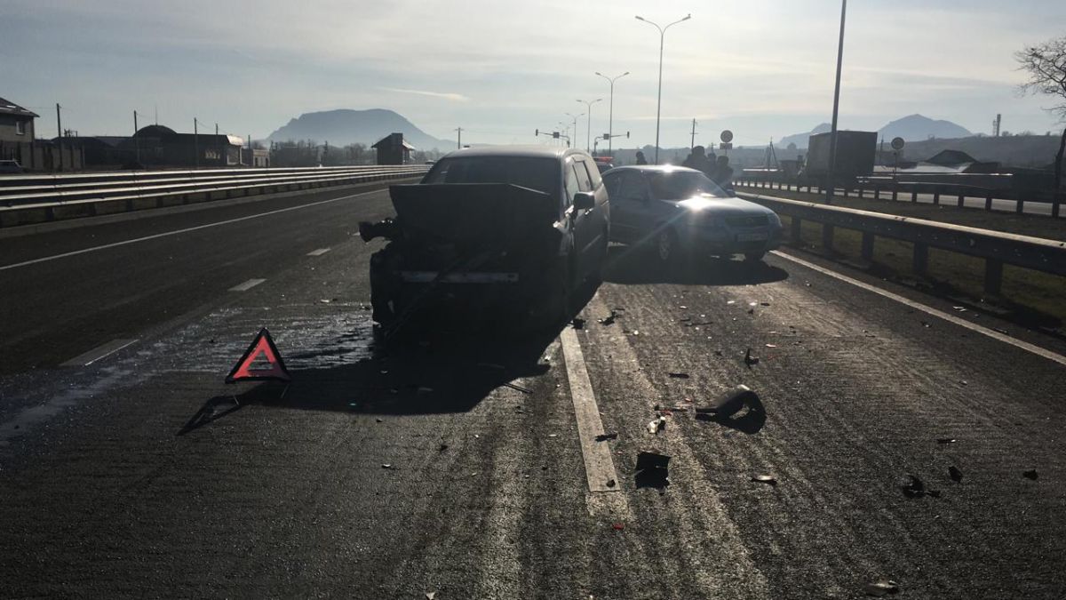 На Ставрополье в ДТП с «ГАЗелью» пострадали два человека