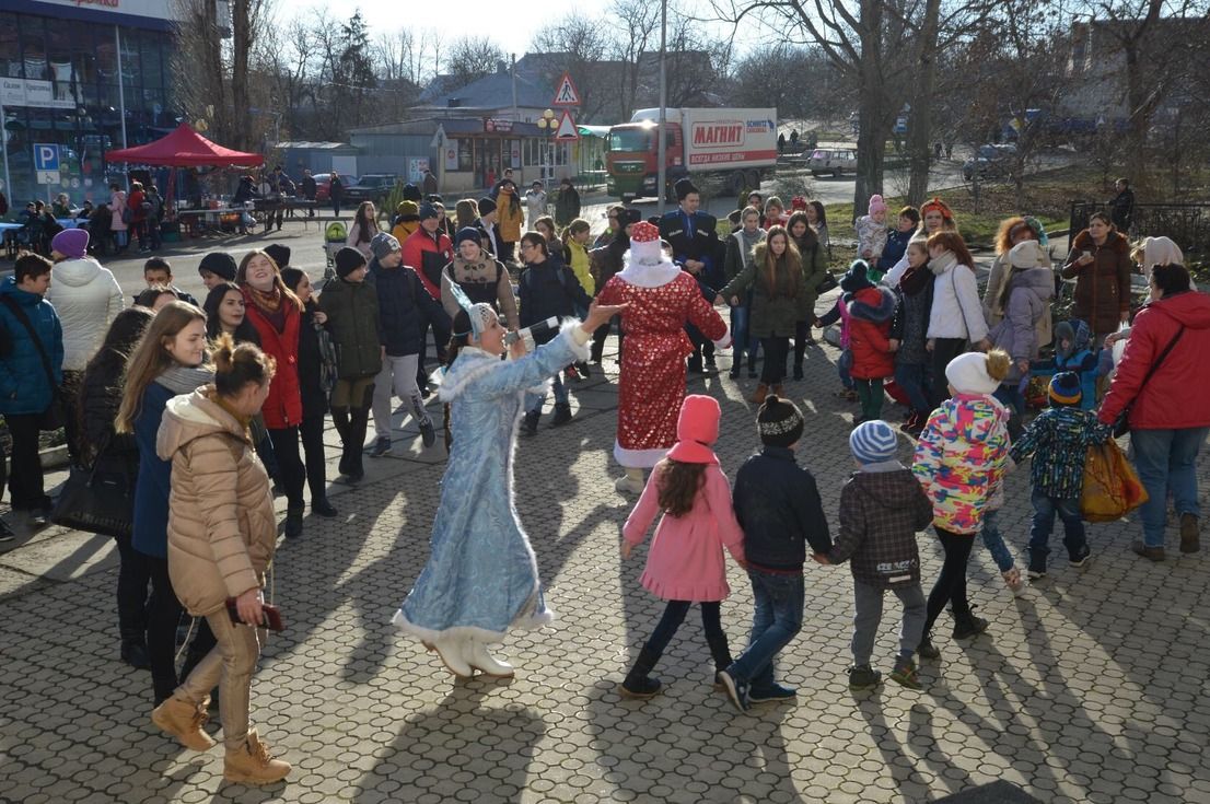 В Железноводске развернулась предновогодняя ярмарка В Железноводске развернулась предновогодняя ярмарка