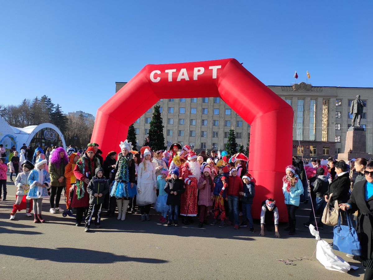 Забег в карнавальных костюмах и выставка-конкурс собак проходят в Ставрополе