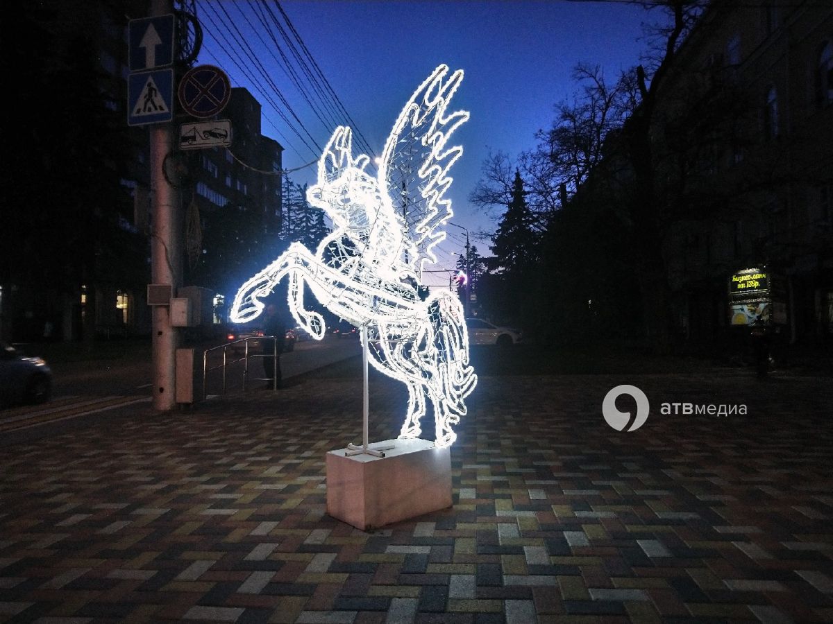 Ставрополь засветился новогодними огнями