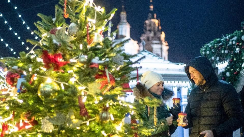 Почти 60% россиян считают уходящий год трудным и плохим для страны