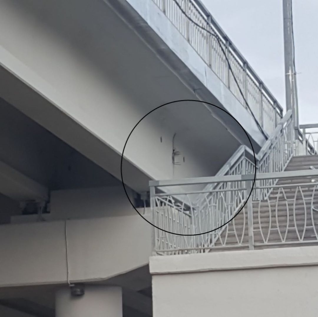 В Невинномысске с корнем вырвали подсветку нового путепровода