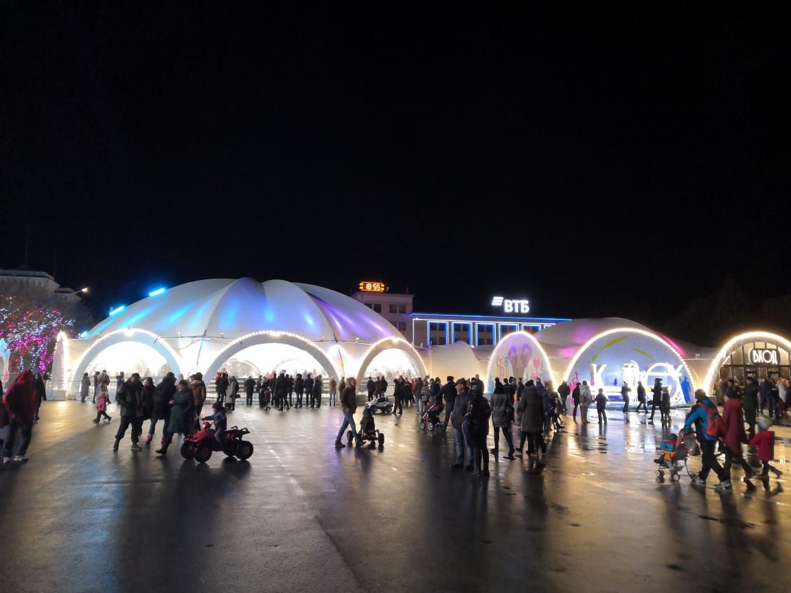 Каждую пятницу в Ставрополе проходят дискотеки на льду Каждую пятницу в Ставрополе проходят дискотеки на льду