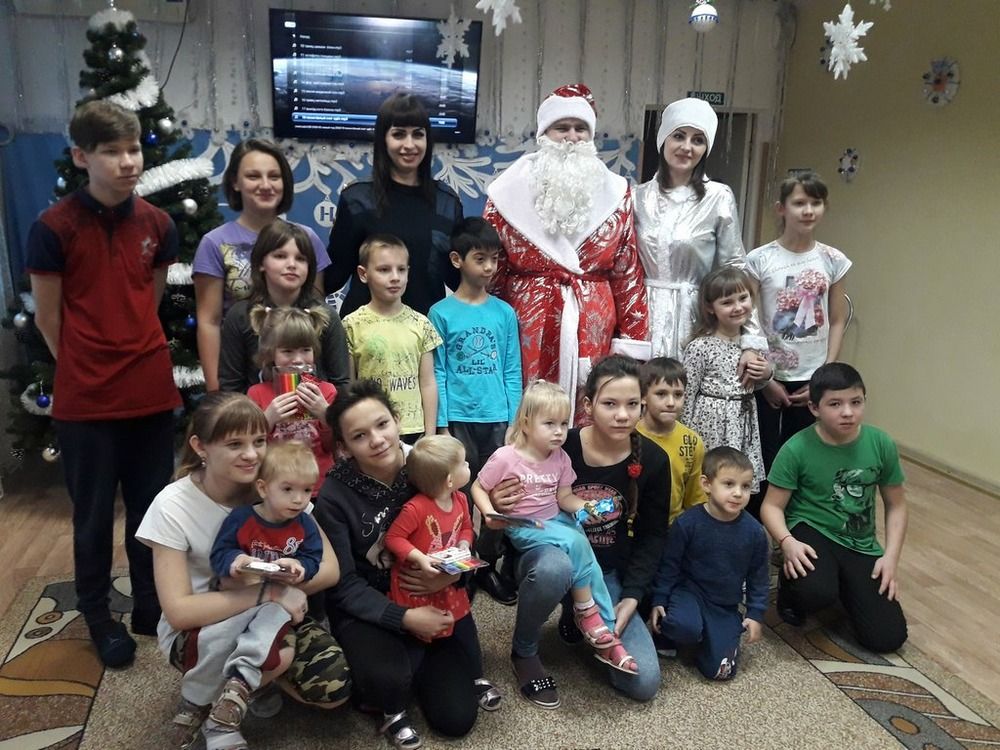 Полиция и общественники Ставрополья поздравили детей с новогодними праздниками Полиция и общественники Ставрополья поздравили детей с новогодними праздниками