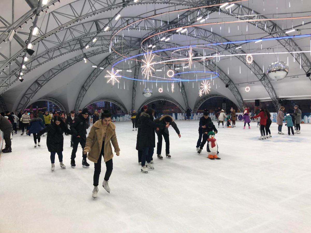 Воспитанники детдомов побывали на новом катке в Ставрополе