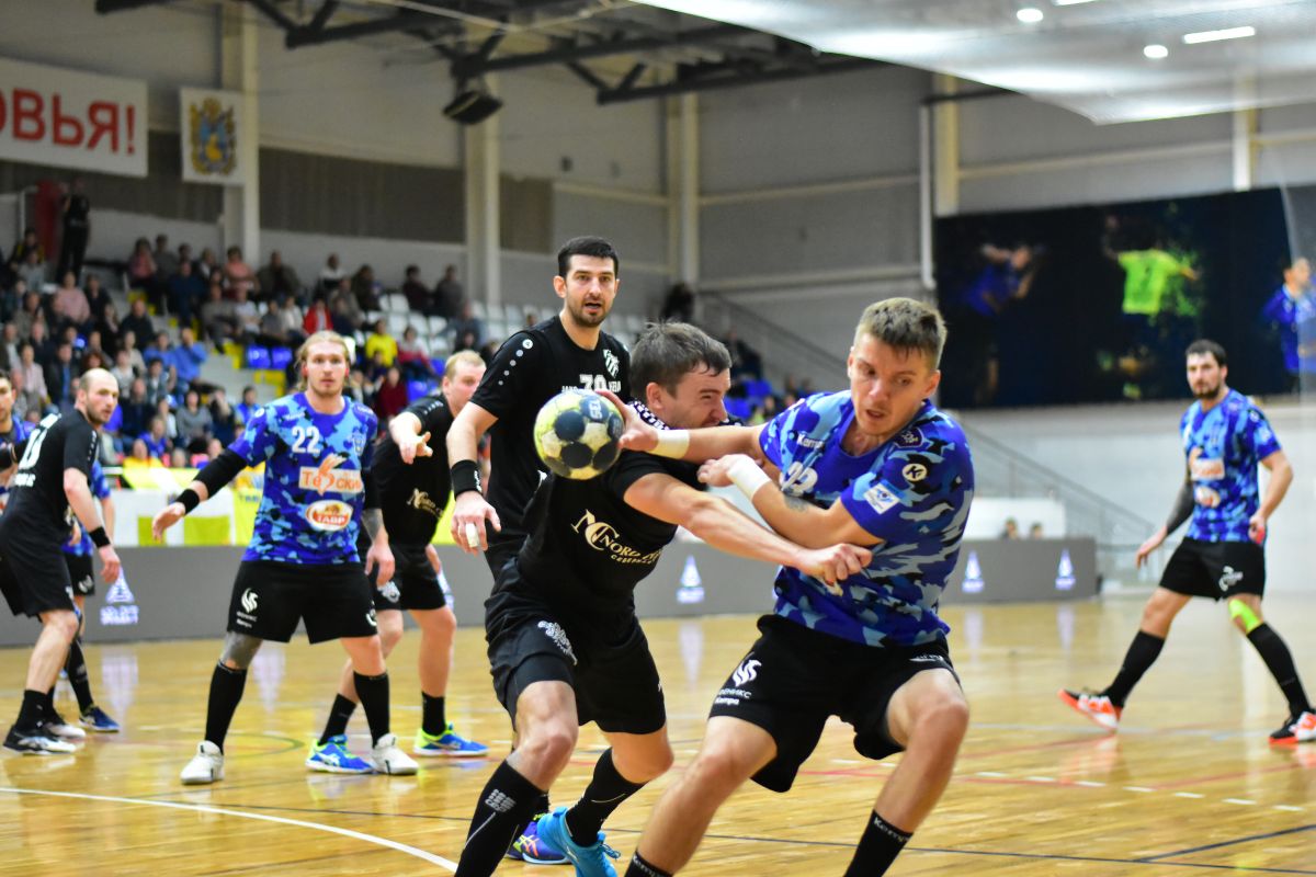Ставропольские гандболисты одолели соперников из Санкт-Петербурга