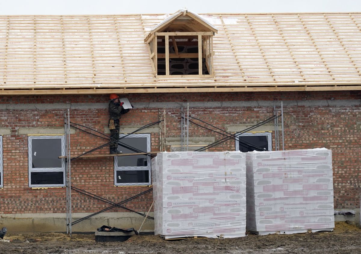 В Грачевском районе строят новое здание больницы